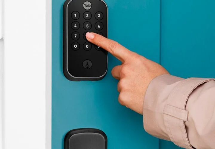 How to use the Yale Door Lock